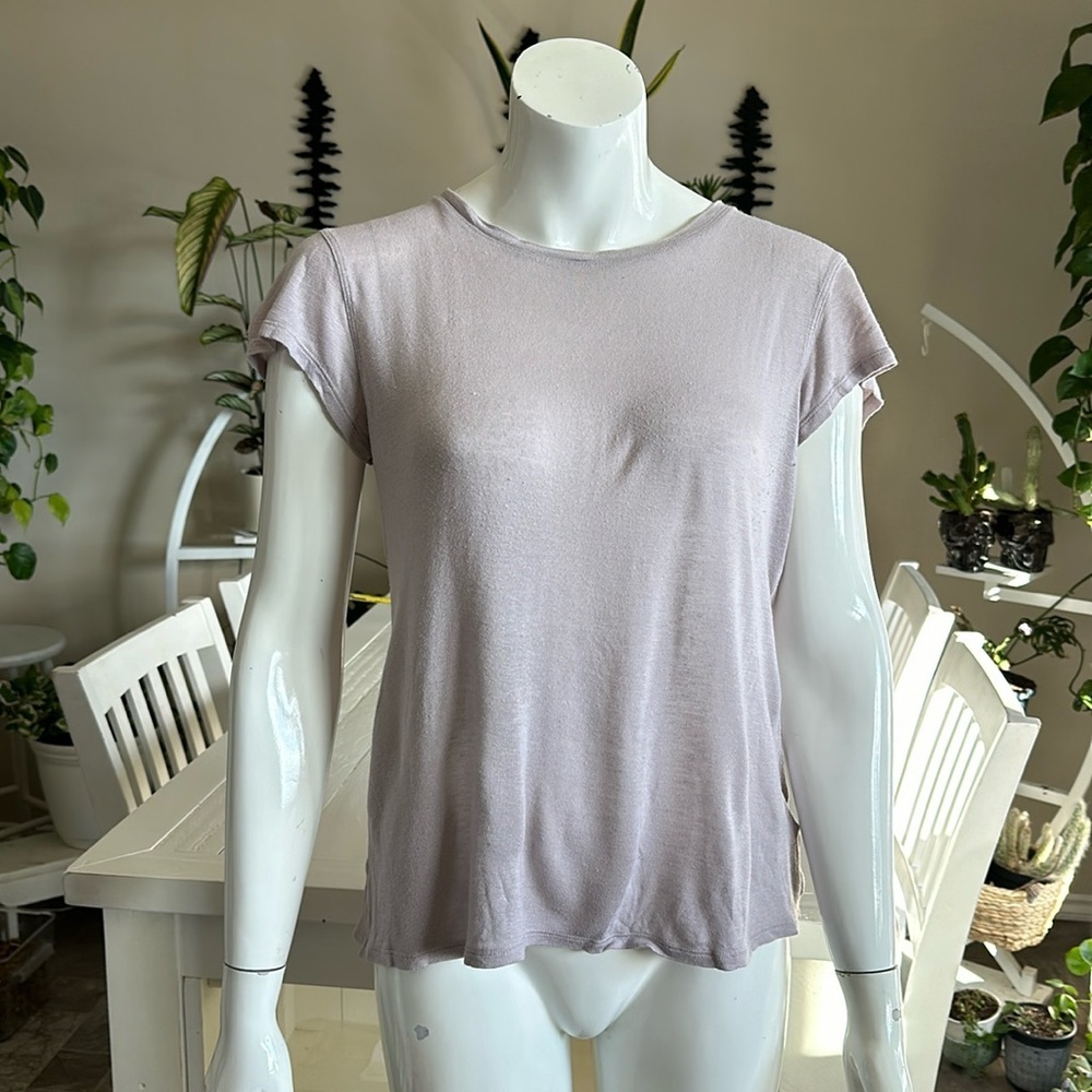 Aritzia The group Babylon size medium, short, short sleeve lilac T-shirt